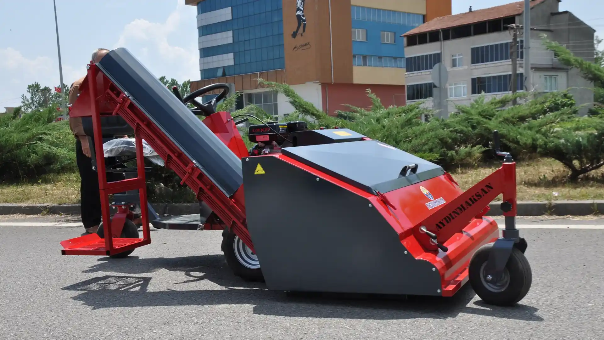 KOBRA-1300 Fındık Toplama Makinesi