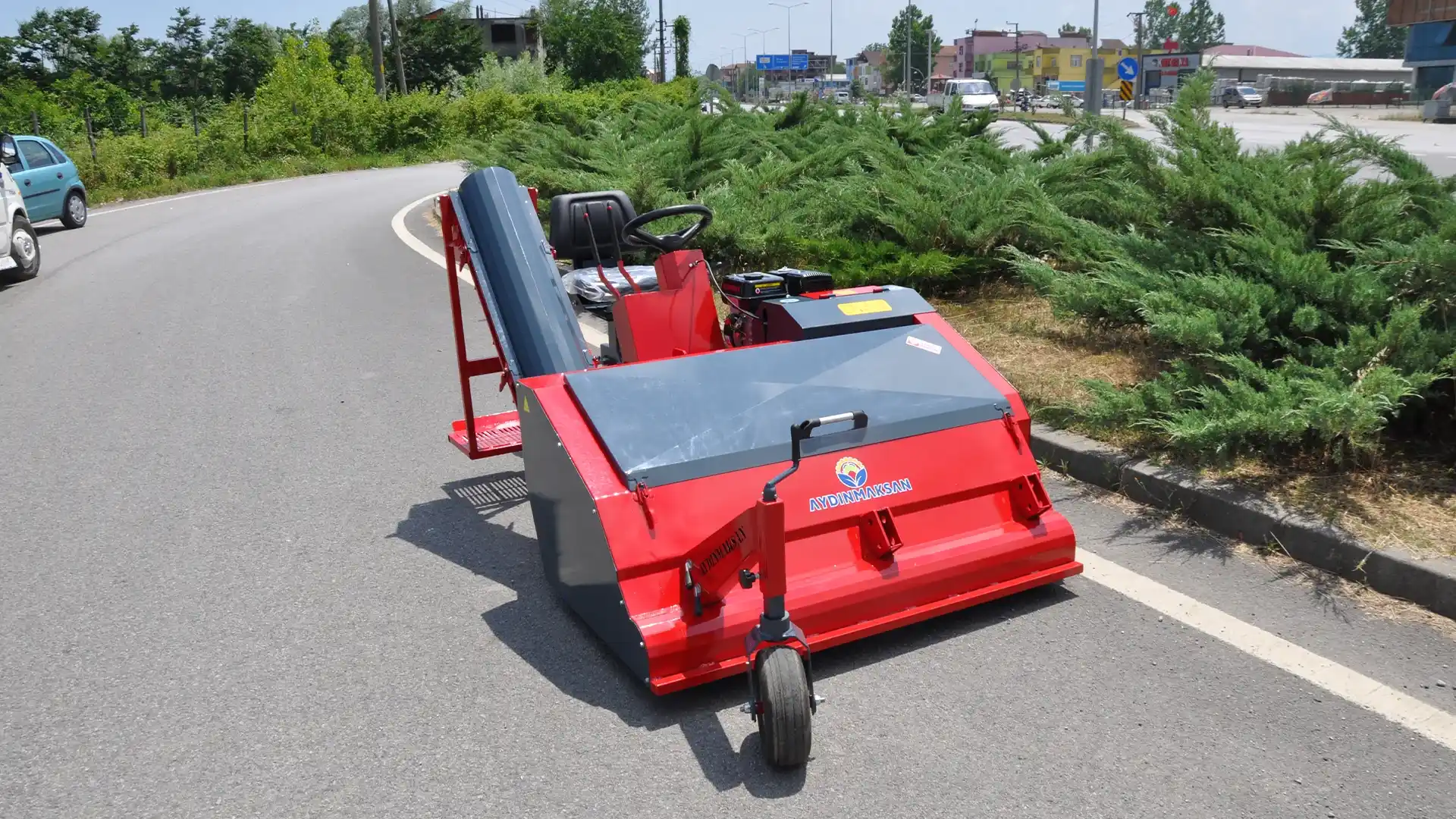KOBRA-1300 Fındık Toplama Makinesi