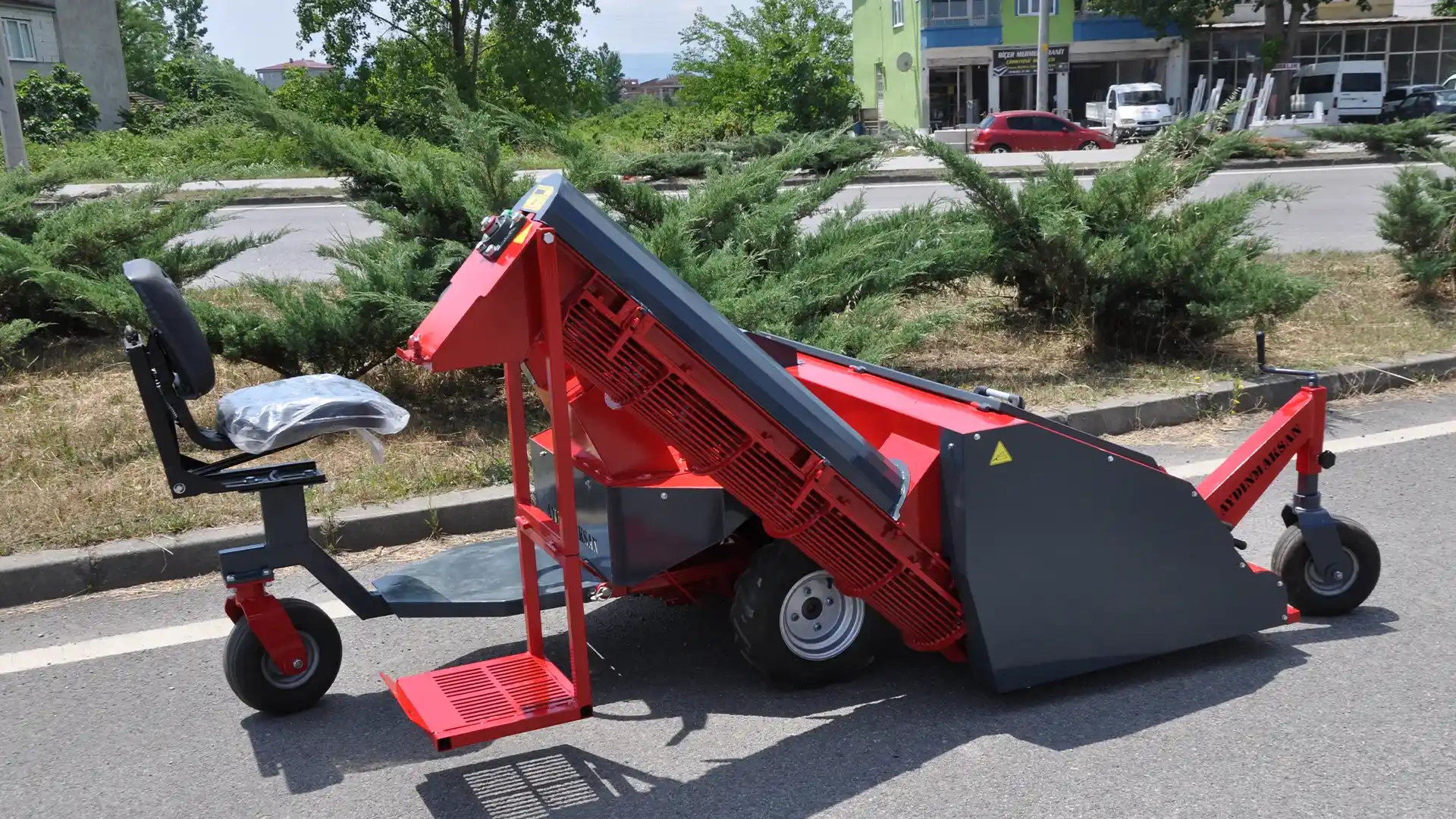 KOBRA-1300 Fındık Toplama Makinesi